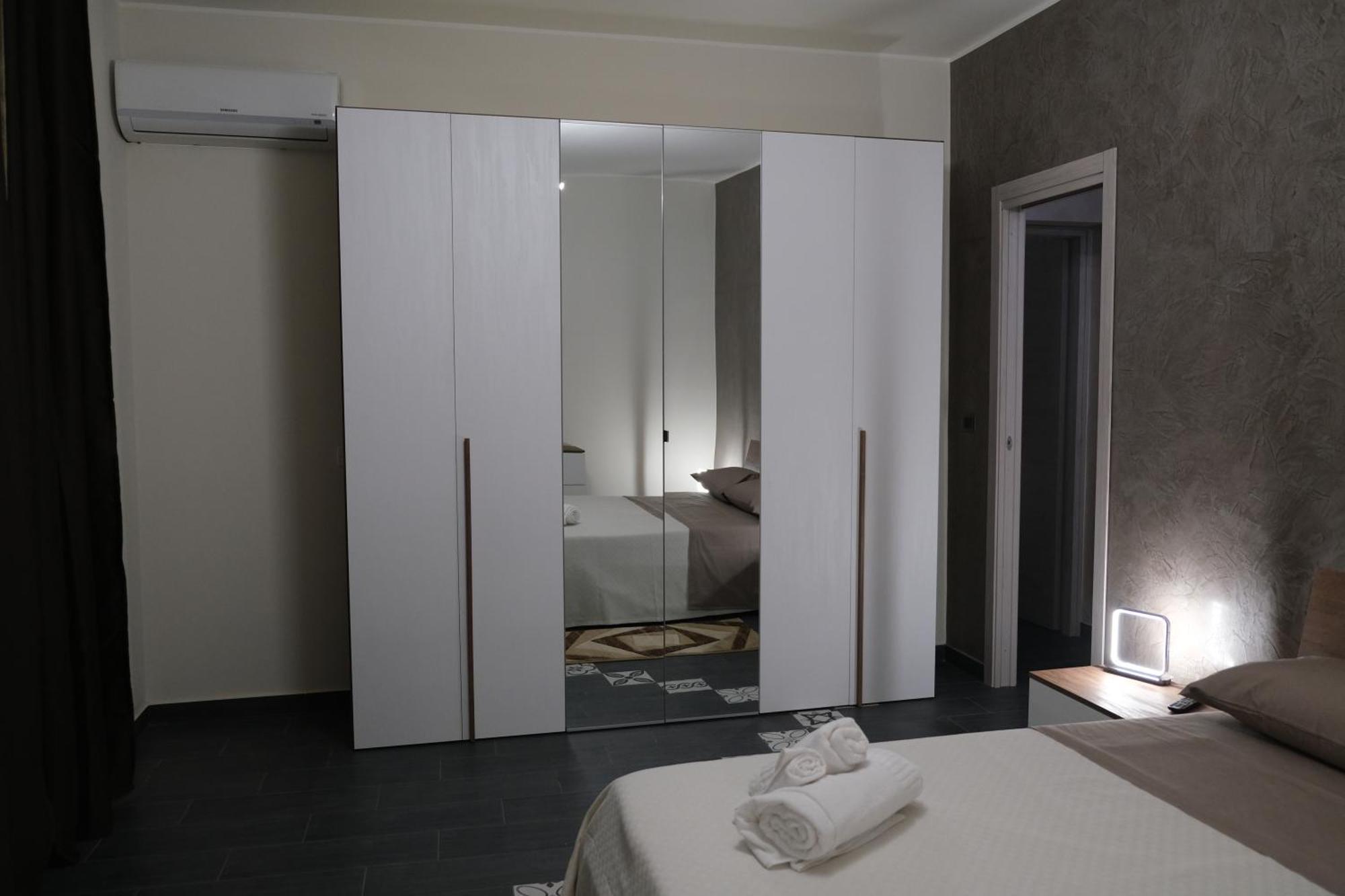 Sweet House Melania Apartment Catania Bagian luar foto